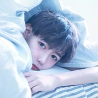 带复古眼镜男生头像(6)
