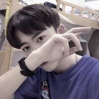 穿红色卫衣戴男生头像(15)
