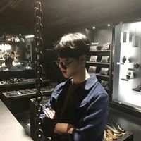 穿粉色裤子的男生头像(19)