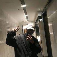 男生头像抱宠物的头像(9)
