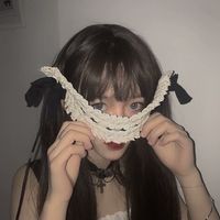 短发女生背书包头像