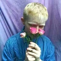 欧美头像男生慵懒趴桌(4)