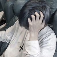 单调的男生头像图片(8)