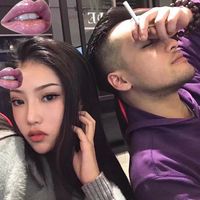 捂脸的情侣头像男生