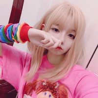 女生带着有动作的头像(3)