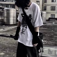 拿着麦克风的头像男生(14)