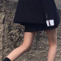女生侧面带墨镜头像(2)