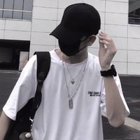 脸纹身的男生头像
