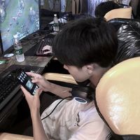 男生二次元头像露(10)