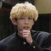 一个小男孩牵着一条狗的情侣头像(17)