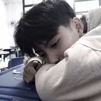 男生背着贝斯头像(3)