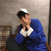 复古圆框墨镜男生头像(5)