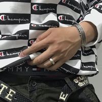高冷男生花环头像(5)