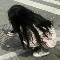 中分发型长发女生图片2020女生头像(5)
