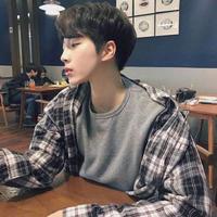 背景为白色的头像男生头像(8)