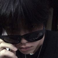 男生亲吻动物头像(8)