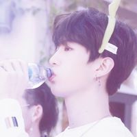 男生牵狗绳头像(17)