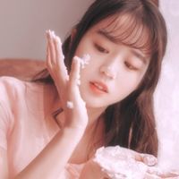 qq头像女生盘腿坐全身(10)
