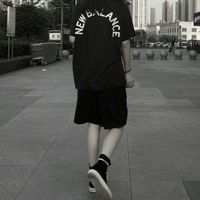 超拽穿校服女生qq头像