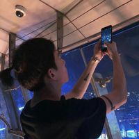 男生左拿手机头像(20)