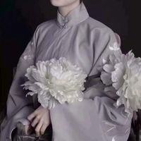 掐女生脸蛋情侣头像(2)