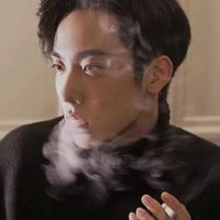 男生侧头看女生头像(12)