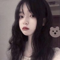 在草地的女生头像背影头像(6)