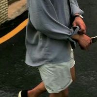掉眼泪的头像男生