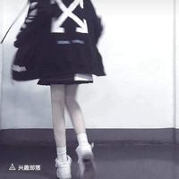 头像女生背影看海唯美