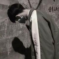男人沉思的微信头像(8)