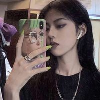 女生闭眼微笑QQ头像