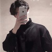 手叼着烟的男生头像