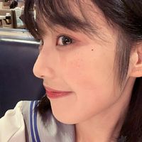 红色很酷女生头像图片(18)