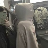 男生情侣头像侧面玩手机(2)