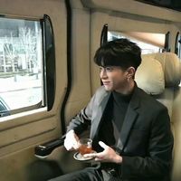 流行网图头像男生(18)