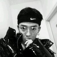 qq头像个性网男生坐地(17)