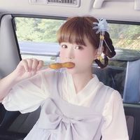 qq头像女生背影戴帽子黑白头像霸气(3)