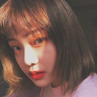 拿烟花棒的女生头像(3)
