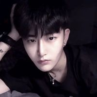 靠栏杆男生头像(10)