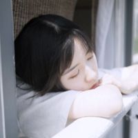 拿手机挡脸女生qq头像(13)