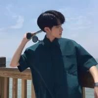 qq头像男生背影黑白帽子(12)