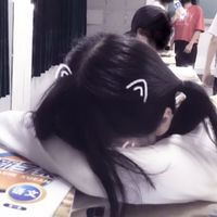 漂亮女生漏肩霸气头像(10)
