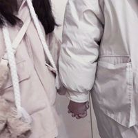 照片上有字的情侣头像图片