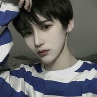 男生自拍头像半脸(19)