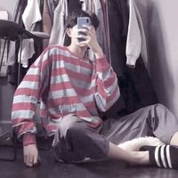 黑西服男生头像(4)