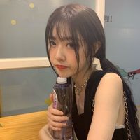 白色短发图片女生头像(20)