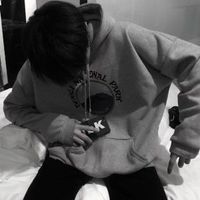 男生头像背景蓝色天空