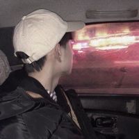 微信头像男生打伞(2)