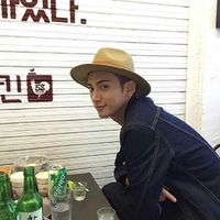 动画戴帽子头像男生头像