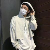 男生亲拇指的头像(3)